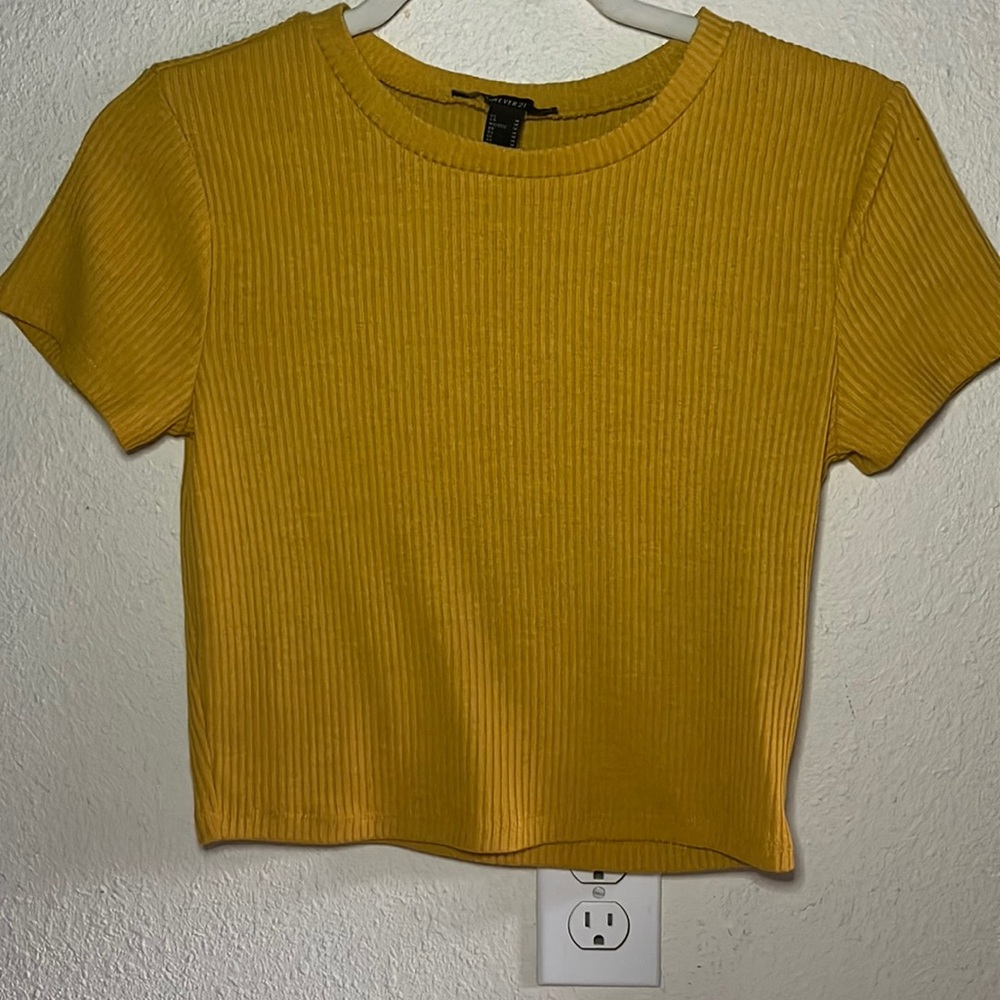 Forever21 Woman’s crop top Size medium
